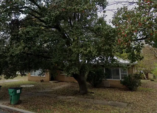 Property at 215 E Hunter St Unit 215, Nevada, MO, 64772, 1 bed, 1 bath, [object Object]