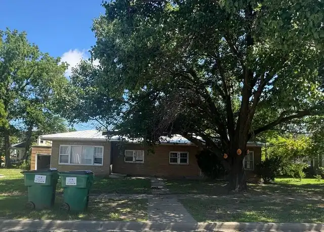 Property at 215 E Hunter St Unit 215, Nevada, MO, 64772, 1 bed, 1 bath, [object Object]