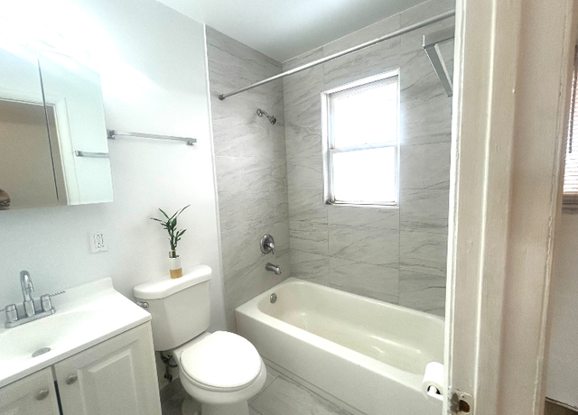 Photo of 1592 N La Fox St Unit A, South Elgin, IL 60177