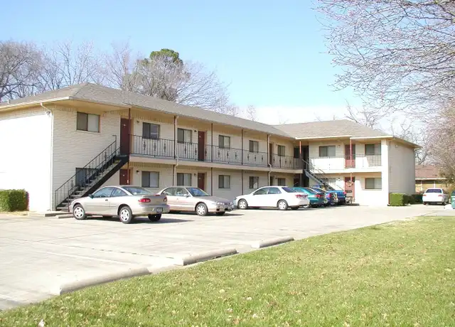 Property at 1700 W Hickory St Unit 205, Denton, TX, 76201, 1 bed, 1 bath, [object Object]
