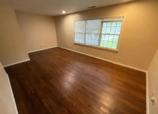Property at 111 S Elder Ln Unit 5, Decatur, IL, 62522, 2 beds, 1 bath, [object Object]