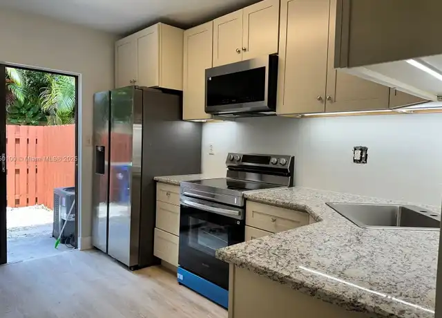Property at 10152 SW 77th Dr, Miami, FL, 33173, 2 beds, 1.5 baths, [object Object]
