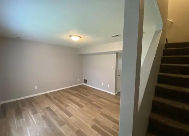 Property at 1601 E Pleasant View Dr, Des Moines, IA, 50320, 3 beds, 1 bath, [object Object]