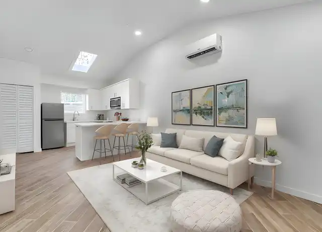 Property at 2930 Beach Blvd S Unit 2, Gulfport, FL, 33707, 1 bed, 1 bath, [object Object]
