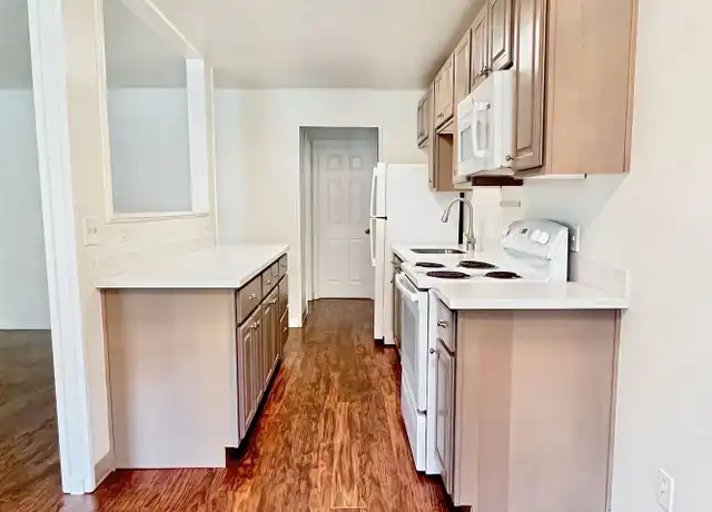 Property at 6810 SW 26th Ave Unit 15, Portland, OR, 97219, 1 bed, 1 bath, [object Object]