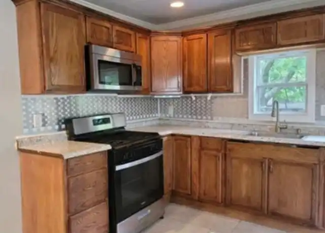 Property at 50 Thorn St, New Haven, CT, 06519, 2 beds, 1 bath, [object Object]