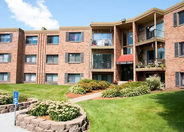 Property at Hillside East - 371 Old Hwy 8 SW, New Brighton, MN, 55112, 1-2 bed, 1 bath, [object Object]