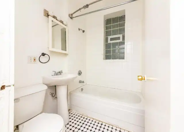 Property at 2912 S Wentworth Ave, Chicago, IL, 60616, 2 beds, 1 bath, [object Object]