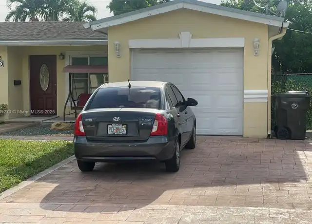 Property at 3297 NW 35th Way, Lauderdale Lakes, FL, 33309, 2 beds, 1 bath, [object Object]