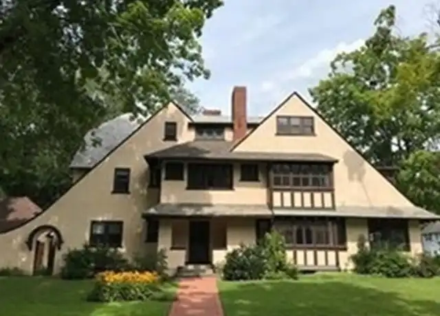 Property at 12 Leighton Rd Unit 1, Wellesley, MA, 02482, 4 beds, 1.5 baths, [object Object]