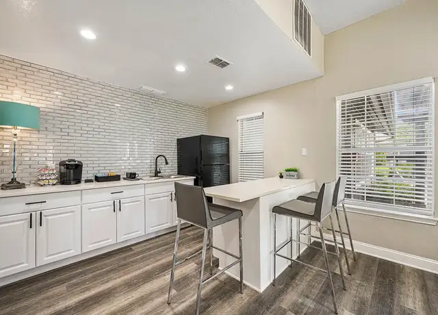 Photo of 146 Valley View Dr, Lewisville, TX 75067