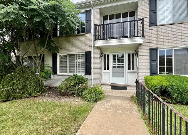 Property at 100 W Hickory Grove Rd, Bloomfield Twp, MI, 48304, 1 bed, 1 bath, [object Object]