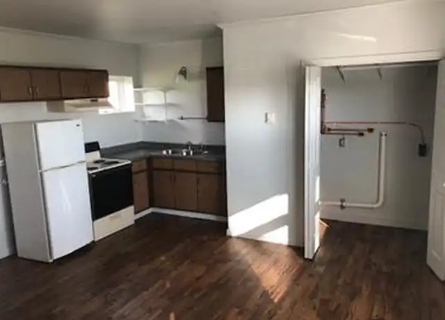 Property at 1226 N Richmond Cir, Wichita, KS, 67203, 1 bed, 1 bath, [object Object]
