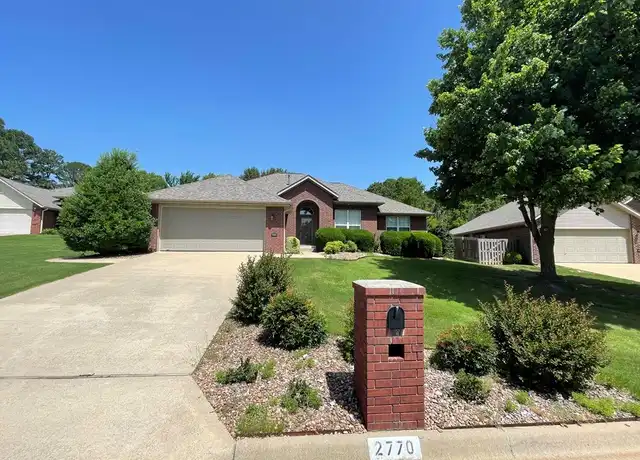 Property at 2770 N Ashbrook Dr, Fayetteville, AR, 72703, 4 beds, 2 baths, [object Object]