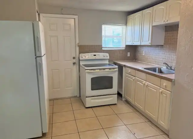 Property at 3330 Jeffcott St, Fort Myers, FL, 33916, 2 beds, 1 bath, [object Object]