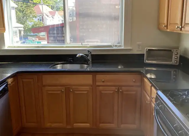Property at 144 Washington St Unit 4, Peabody, MA, 01960, 1 bed, 1 bath, [object Object]