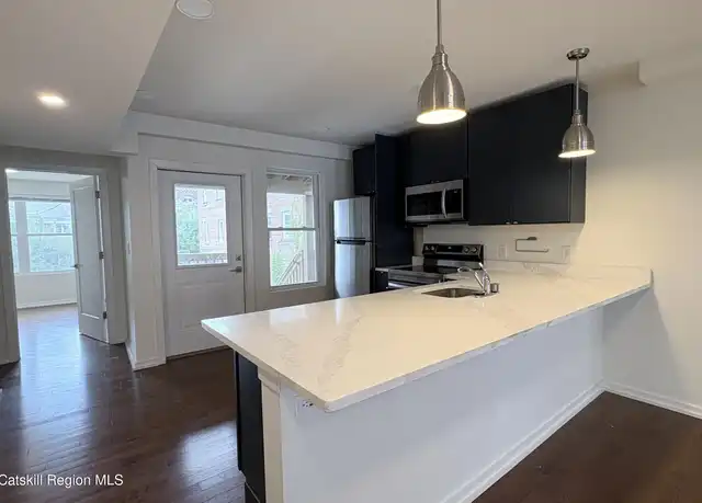 Property at 205 Warren St Unit 2r, Hudson, NY, 12534, 2 beds, 1 bath, [object Object]