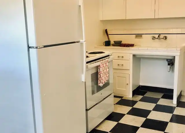Property at 3046 NE Holladay St Unit 405, Portland, OR, 97232, 1 bed, 1 bath, [object Object]