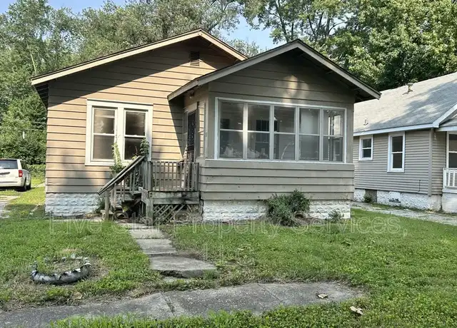 Property at 107 S Livingston St, Springfield, IL, 62703, 2 beds, 1 bath, [object Object]