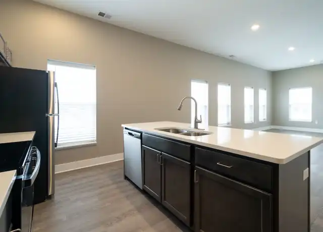 Property at 17 E Main Ave, Zeeland, MI, 49464, 1 bed, 1 bath, [object Object]