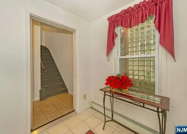 Property at 526 Page Ave Unit 2, Lyndhurst, NJ, 07071, 2 beds, 1 bath, [object Object]