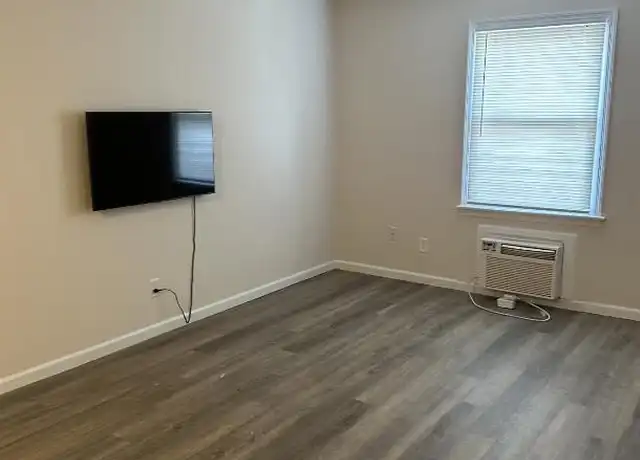 Property at 1507 E Washington St, Urbana, IL, 61802, 2 beds, 1 bath, [object Object]