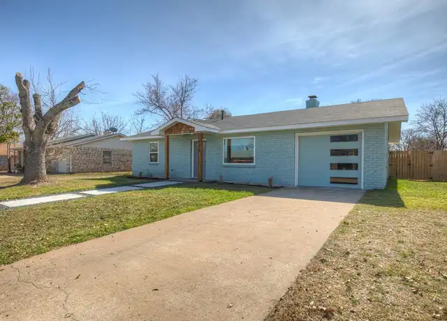 Property at 205 Glenmoor Dr, Fredericksburg, TX, 78624, 2 beds, 1 bath, [object Object]