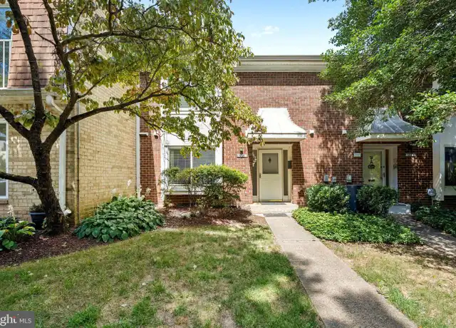 Property at 3881 Persimmon Cir, Fairfax, VA, 22031, 3 beds, 2.5 baths, [object Object]