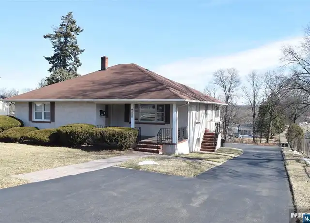Property at 160 N Farview Ave, Paramus, NJ, 07652, 3 beds, 2 baths, [object Object]