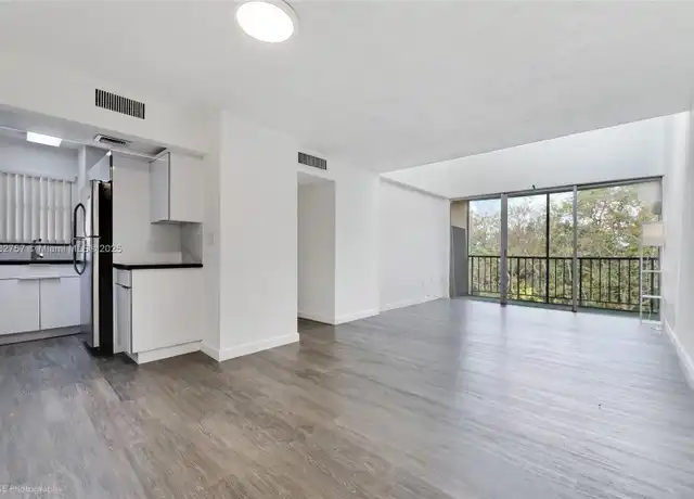 Property at 8860 Fontainebleau Blvd #504, Miami, FL, 33172, 2 beds, 1.5 baths, [object Object]
