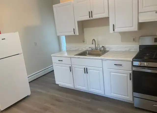 Property at 139 E School St Unit 3B, Woonsocket, RI, 02895, 2 beds, 1 bath, [object Object]