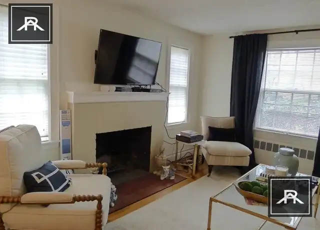 Property at 42 Hatfield Rd Unit 1, Newton, MA, 02465, 2 beds, 1 bath, [object Object]
