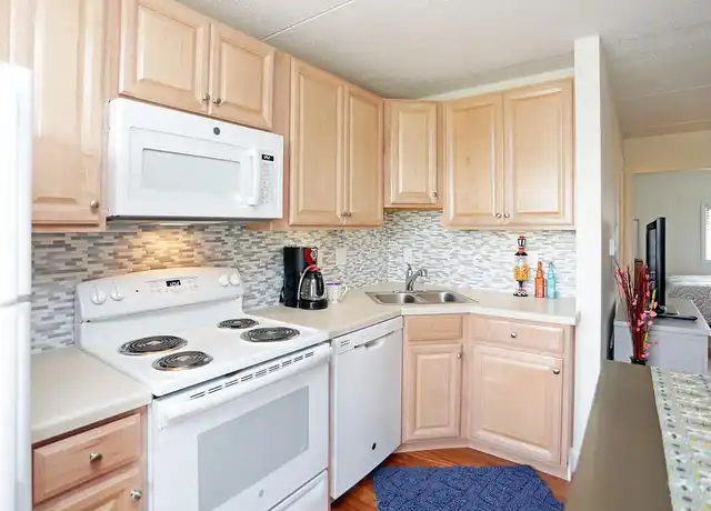 Property at Glenbrook Centre - 4341 1st Ave SE, Cedar Rapids, IA, 52402, 0-2 beds, 1 bath, [object Object]