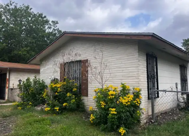 Property at 7619 Westfield Blvd, San Antonio, TX, 78227, 3 beds, 2 baths, [object Object]