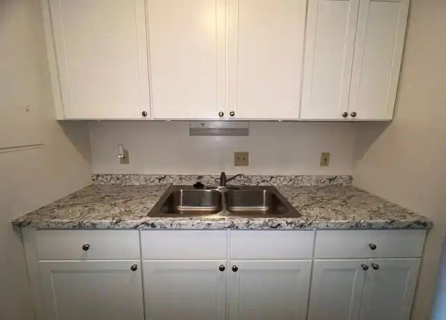 Property at 1905 University Dr Unit 1905-B9, Cedar Falls, IA, 50613, 1 bed, 1 bath, [object Object]