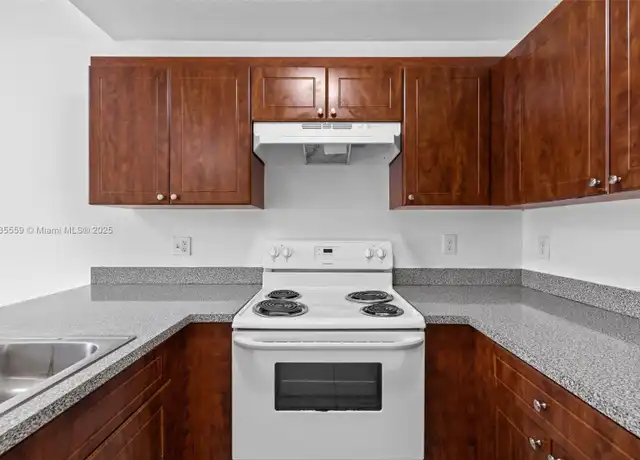 Property at 2453 W 78th St Unit 104, Hialeah, FL, 33016, 2 beds, 1 bath, [object Object]