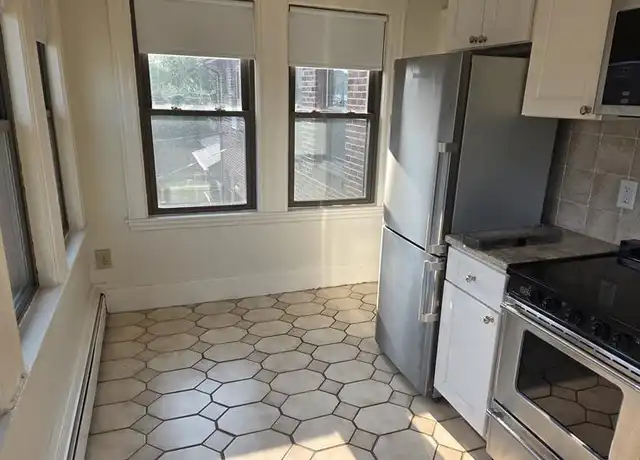 Property at 240 Waverley Ave Unit Front, Watertown, MA, 02472, 1 bed, 1 bath, [object Object]