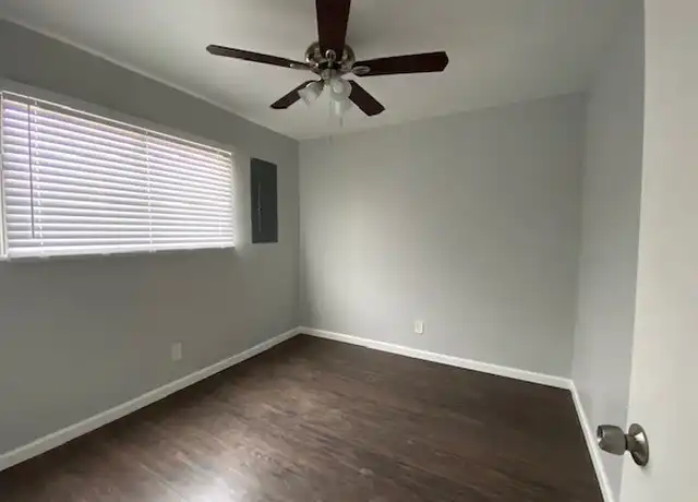 Property at 1102 Pecan Dr, Roswell, NM, 88201, 3 beds, 1 bath, [object Object]