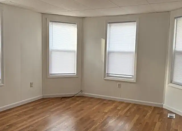 Property at 8 E Kendall St Unit 1, Worcester, MA, 01605, 3 beds, 1 bath, [object Object]