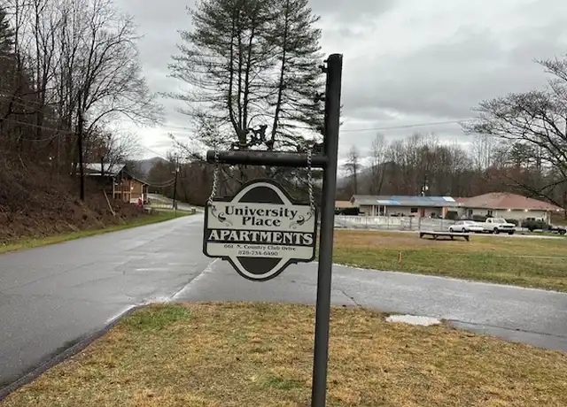 Property at 661 N Country Club Dr, Cullowhee, NC, 28723, 1 bed, 1 bath, [object Object]