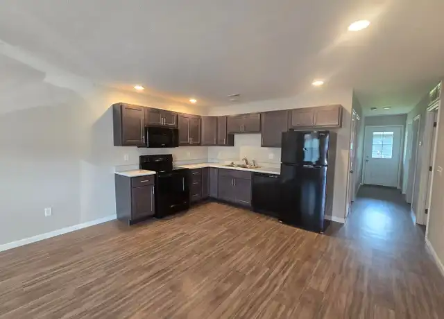 Property at 703 N Market St, Marion, IL, 62959, 2 beds, 1 bath, [object Object]