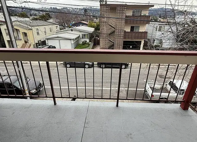 Photo of 820 Kains Ave, Albany, CA 94706
