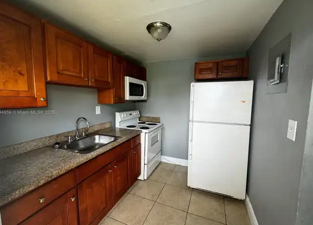 Property at 4017 SW 24th St Unit 3, West Park, FL, 33023, 2 beds, 1 bath, [object Object]