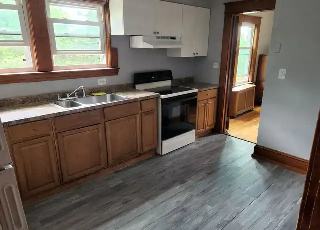Property at 145 Blossom St Unit 2ND FLOOR, Fitchburg, MA, 01420, 3 beds, 1 bath, [object Object]