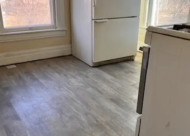 Property at 731 W 3rd St Unit 731 1/2, Waterloo, IA, 50701, 1 bed, 1 bath, [object Object]