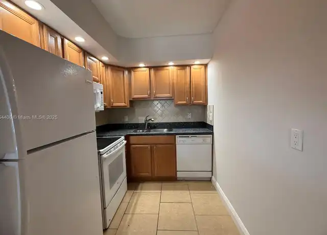 Property at 2424 SE 17th St Unit 314B, Fort Lauderdale, FL, 33316, 1 bed, 1 bath, [object Object]