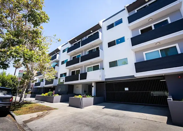Photo of 616 N Sweetzer Ave, Los Angeles, CA 90048