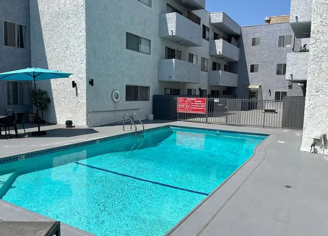 Photo of 616 N Sweetzer Ave, Los Angeles, CA 90048