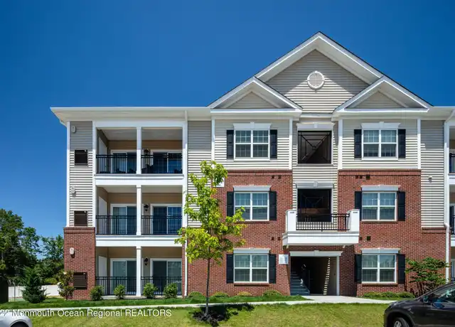Property at 512 Stallion Cir W, Toms River, NJ, 08755, 2 beds, 2 baths, [object Object]