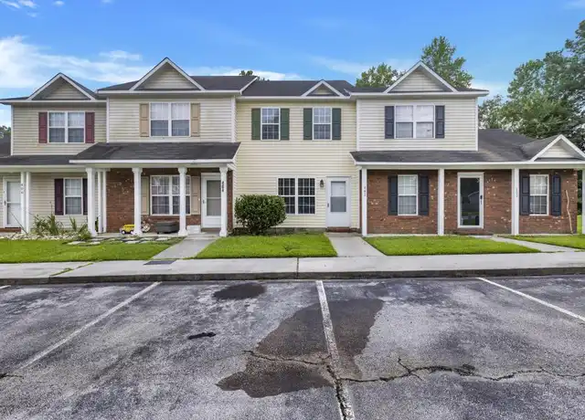 Property at 402 Meadowbrook Ln, Jacksonville, NC, 28546, 2 beds, 2.5 baths, [object Object]